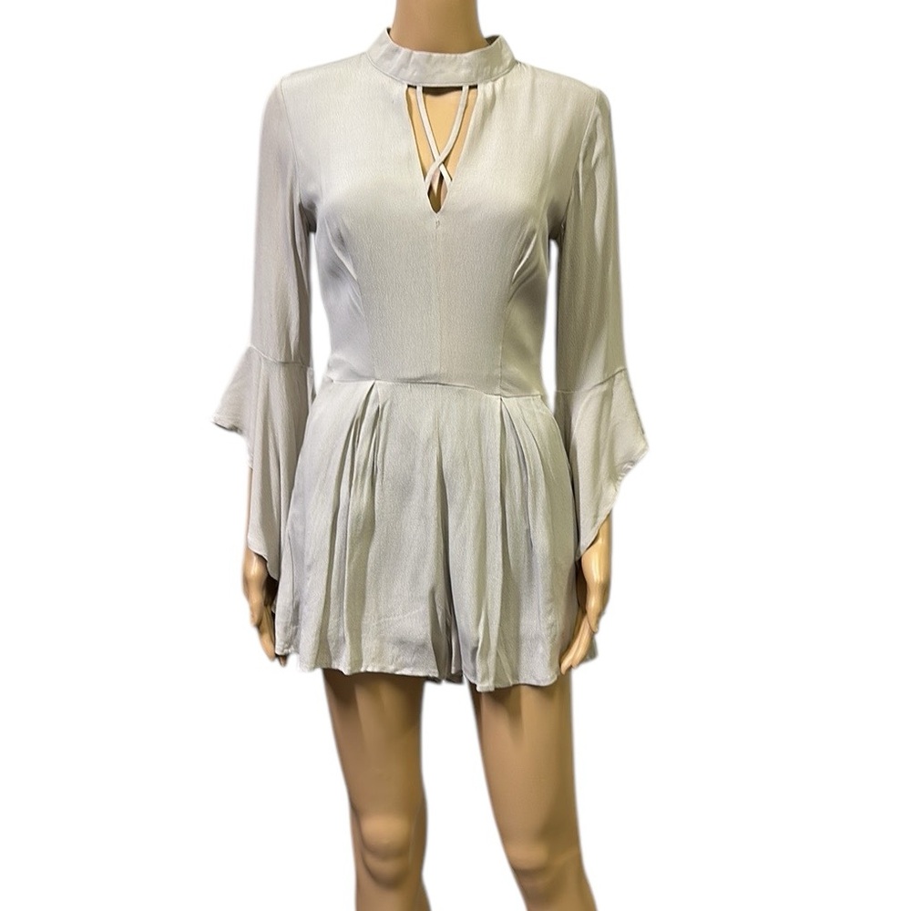 Very J Keyhole Pocket Romper Shorts 3 Quarter Bell Sleeve Gray Womens Small